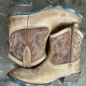 ARIAT Billie Unbridled Ankle Booties